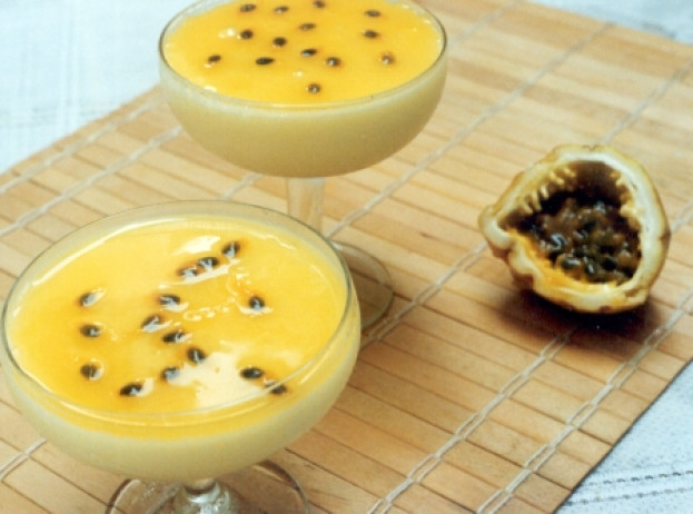 Flan de Iogurte com Maracujá Flan de Iogurte com Maracujá