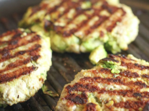 Hambúrguer de Frango e Abacate Hambúrguer de Frango e Abacate