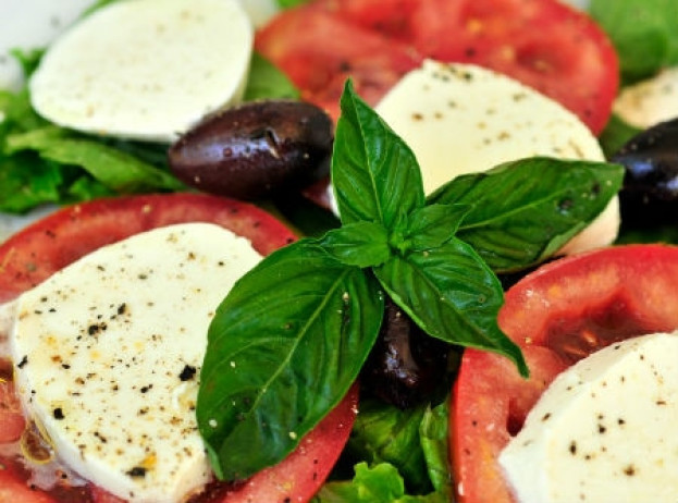 Tomate + Mozarela + Manjericão Tomate + Mozarela + Manjericão