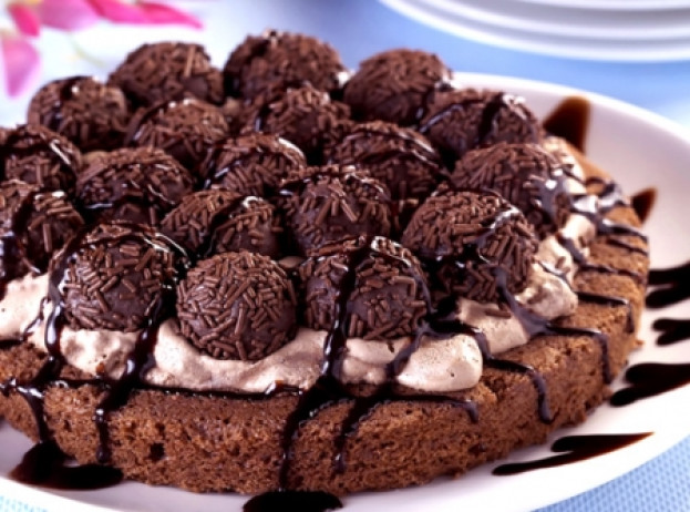 Torta de Brigadeiro e Sorvete Torta de Brigadeiro e Sorvete