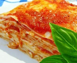 Lasanha de Carne Moída com Dois Molhos