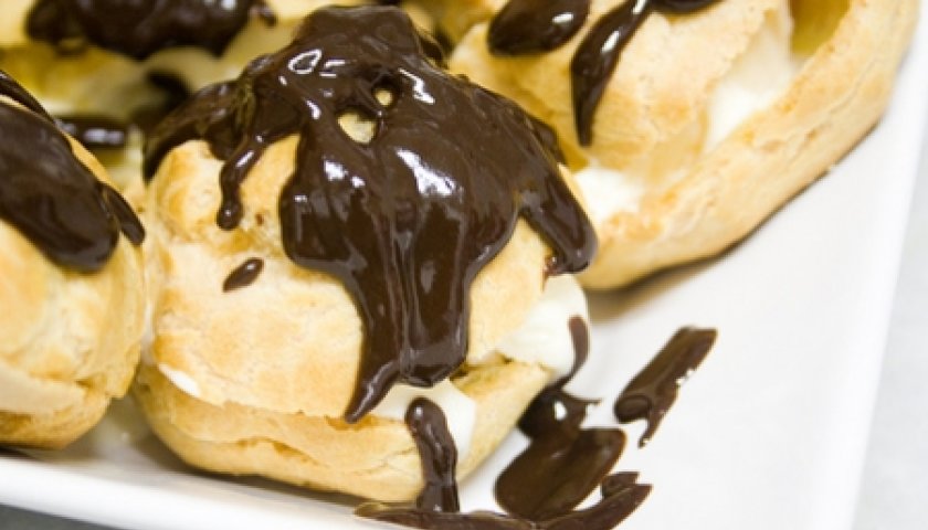 Bomba de chocolate ou Éclair Bomba de chocolate ou Éclair