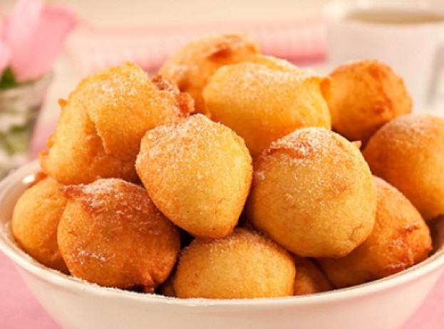 Bolinho de Chuva com Banana Bolinho de Chuva com Banana