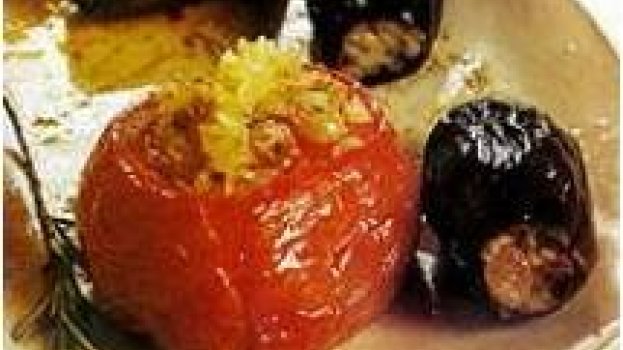 tomate e beringela recheados