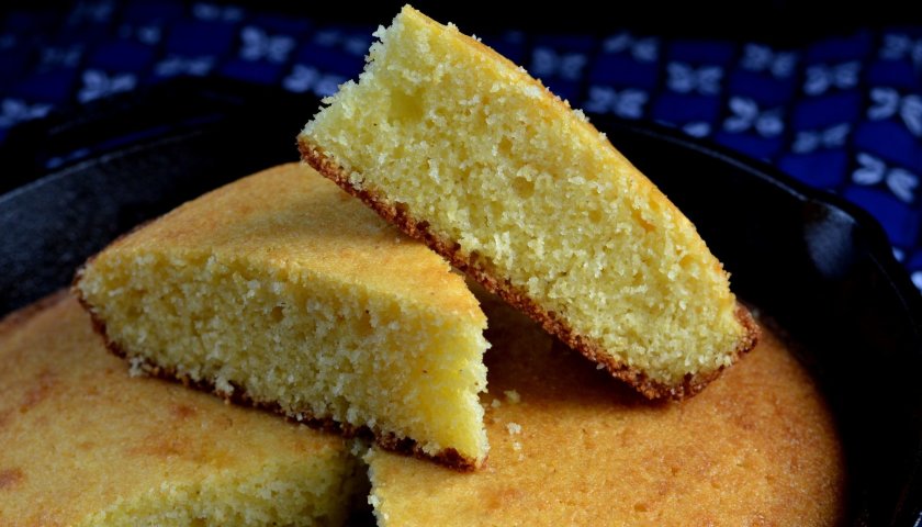 Bolo de Farinha de Milho Simples Bolo de Farinha de Milho Simples