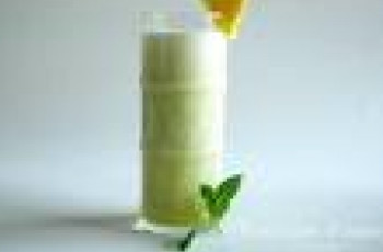 Suco de Iogurte de Abacaxi com Hortelã