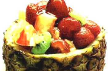Salada de Frutas no Abacaxi