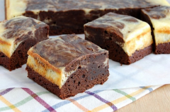 Brownies com mesclado de cheesecake