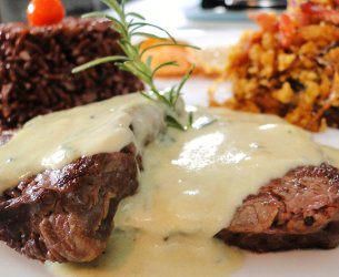 Bife acebolado à Argélia