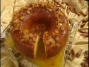 Bolo de castanha do Pará com calda de pinhão