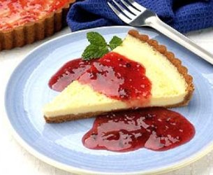Cheesecake ao Molho de Frutas Vermelhas