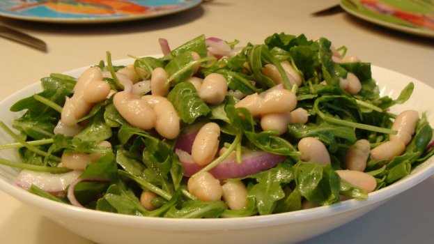 salada de rúcula com feijão/cybercook