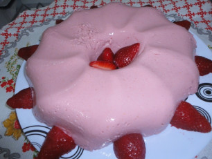 Mousse de Morango com Coco Ralado