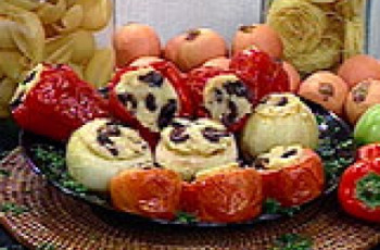 Pimentões, Tomates e Cebolas Recheados à Italiana