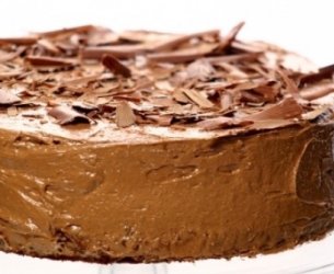 Bolo em camadas de chocolate