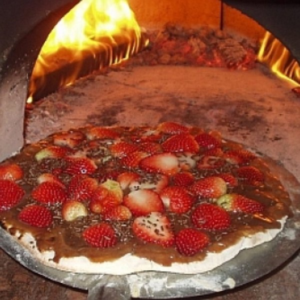 Receita de Pizza de Morango com Chocolate | CyberCook