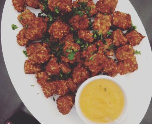 Cubinhos de Tapioca com Molho Agridoce