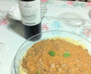 Espaguete ao Molho de Carne Moída com Requeijão