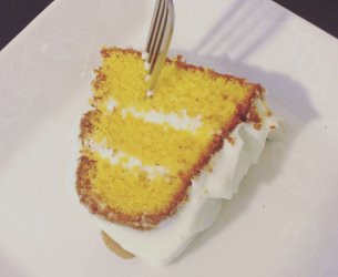 Bolo de Cenoura com Cobertura de Cream Cheese