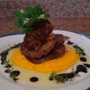 Escalope com Creme de Cenoura e Molho de Malbec