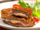 Bife à Milanesa com Queijo e Tomate