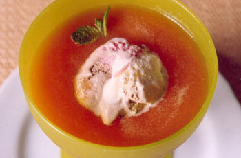 Sopa de Morango com Sorvete