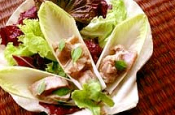 Salada de Folhas com Atum Marinado