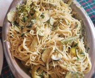 Macarrão com agretti,  aspargos e abobrinha. 