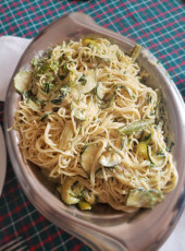 Macarrão com agretti,  aspargos e abobrinha.