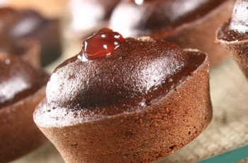 Muffin de Chocolate com Geléia de Morango