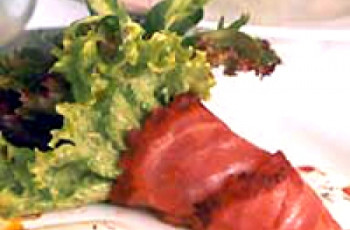 Bouquet de salada e salmão defumado