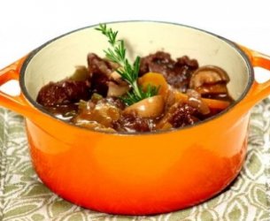 Ensopado de carne com vinho tinto