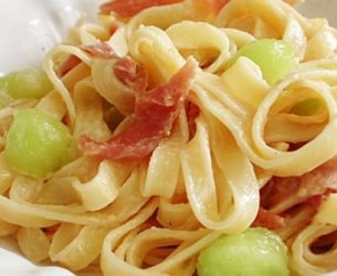 Macarrão com Melão e Presunto Cru