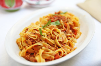 Delicioso Fettucine com Açafrão e Tomate-Cereja