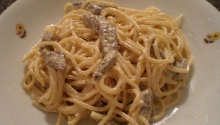 Espaguete com Iscas de Carne Espaguete com Iscas de Carne