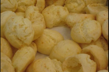 Pão de Queijo com Batatas