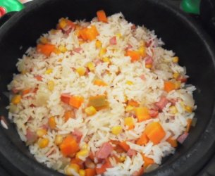 Arroz Temperado Feito na Panela Elétrica ( sem Óleo)