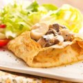 Crepes ao Creme de Alho Poró e Camarão Crocante