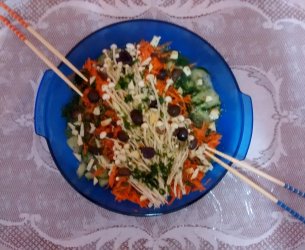 Salada de Cogumelo Enoki com Pepino e Cenoura