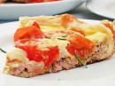 Torta de atum com tomate