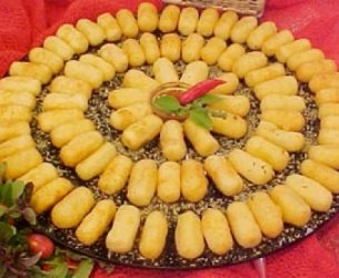 Bolinho de Mandioca com Queijo e Manjericão