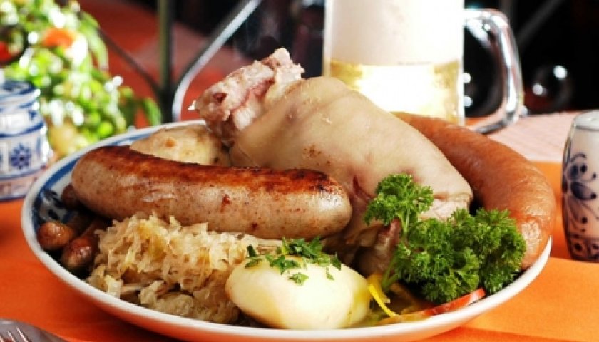 Joelho de Porco com Batata Joelho de Porco com Batata