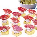 Canapés de polenta e salame