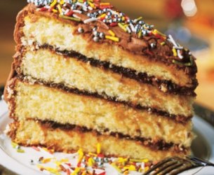 Bolo de Aniversário com Ameixa e Chocolate
