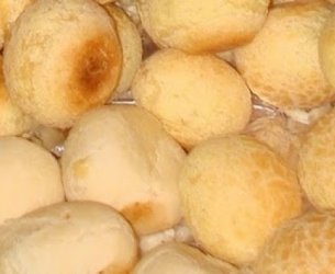 Pão dequijo com batata temperada