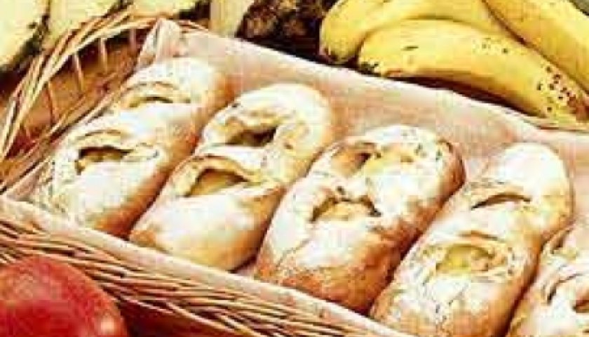 Pão Doce com Recheio de Banana Pão Doce com Recheio de Banana