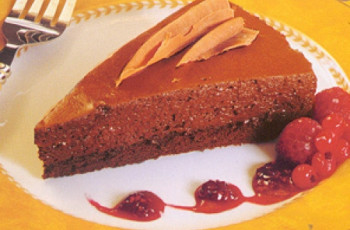 Torta mousse de chocolate com morango