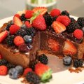 Torta Trufada de Chocolate com Frutas Vermelhas