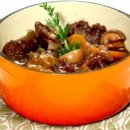 Ensopado de Carne ao Vinho Tinto Ensopado de Carne ao Vinho Tinto