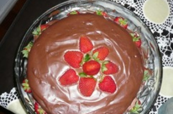 Torta Trufada de Chocolate com Morango